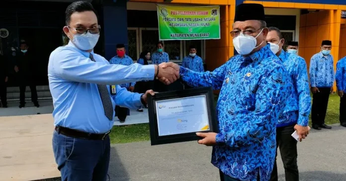 Taat Lapor SPT, Bupati Mubar Terima Penghargaan dari Ditjen Pajak
