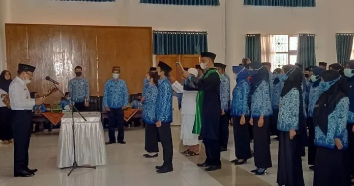 Bupati Butur Serahkan SK 100 Persen Kepada 236 ASN