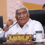 Ali Mazi Diminta Tak Tutup Mata dengan Kerusakan Jalan Provinsi di Muna Ali Mazi: Bank Sultra Berperan dalam Mengungkit Pendapat Daerah