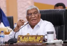 Ali Mazi Diminta Tak Tutup Mata dengan Kerusakan Jalan Provinsi di Muna Ali Mazi: Bank Sultra Berperan dalam Mengungkit Pendapat Daerah