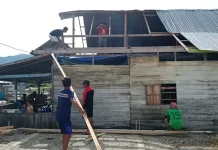 Tiga Rumah di Kolut Rusak Diterjang Angin Puting Beliung Tiga Rumah di Kolut Rusak Diterjang Angin Puting Beliung