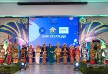 Para Istri Kepala Daerah di Sultra Ikuti Lomba Fashion Show Pakaian Adat Pengantin Para Istri Kepala Daerah di Sultra Ikuti Lomba Fashion Show Pakaian Adat Pengantin