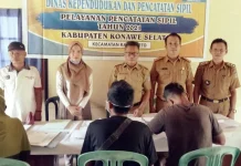 Disdukcapil Konsel Gelar Pelayanan Keliling Disdukcapil Konsel Gelar Pelayanan Keliling