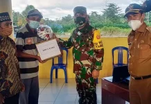 Warga Lasalimu Selatan Terima Bantuan Peralatan Olahraga dan Alquran Warga Lasalimu Selatan Terima Bantuan Peralatan Olahraga dan Alquran