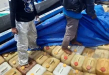 8 Ton Minyak Tanah Ilegal Diamankan Polisi di Perairan Labengki 8 Ton Minyak Tanah Ilegal Diamankan Polisi di Perairan Labengki