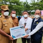 Pemkab Mubar Terima Penghargaan dari PLN Pemkab Mubar Terima Penghargaan dari PLN