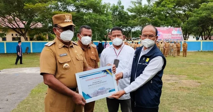 mubar 3 Pemkab Mubar Terima Penghargaan dari PLN