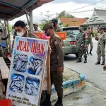 Belasan Pedagang Ikan di Kolut Ditertibkan Karena Menjual di Sekitar Pemukiman Belasan Pedagang Ikan di Kolut Ditertibkan Karena Menjual di Sekitar Pemukiman
