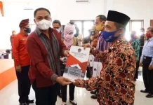77 PNS di Busel Terima SK Pensiun 77 PNS di Busel Terima SK Pensiun