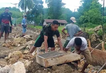 Antisipasi Banjir, Personel TMMD Bangun Drainase di Desa Sangia Arano Antisipasi Banjir, Personel TMMD Bangun Drainase di Desa Sangia Arano