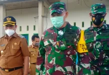 Ketua Tim Pengawas dari Mabes TNI Tinjau Lokasi TMMD di Buton Ketua Tim Pengawas dari Mabes TNI Tinjau Lokasi TMMD di Buton