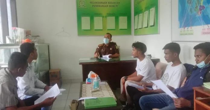 Kejati Sultra Diminta Usut Kasus Dugaan Konspirasi Pengadaan Seragam Sekolah di Mubar