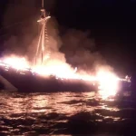 Kapal Pesiar Dilalap Api Saat Melintas di Perairan Tobea Kapal Pesiar Dilalap Api Saat Melintas di Perairan Tobea