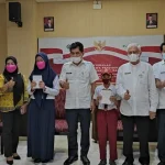 Dua Ahli Waris Peserta BP Jamsostek di Sultra Terima Beasiswa Hingga Tamat Kuliah Dua Ahli Waris Peserta BP Jamsostek di Sultra Terima Beasiswa Hingga Tamat Kuliah