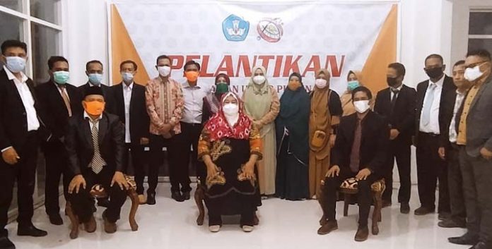 Pejabat Struktural STMIK Bina Bangsa Kendari dan AMIK Millenium Kolaka Dilantik