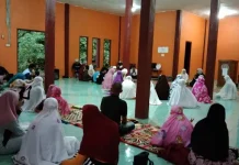 PBB Wakatobi Gelar Buka Bersama di Pondok Pesantren Babussalam PBB Wakatobi Gelar Buka Bersama di Pondok Pesantren Babussalam