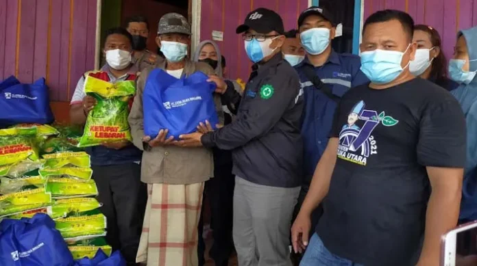PT CSM di Kolut Salurkan Ratusan Paket Sembako ke Warga di Areal Pertambangan