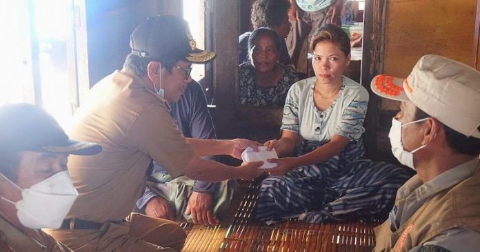 Pemkab Busel Beri Bantuan kepada Keluarga Korban Kecelakaan Kapal