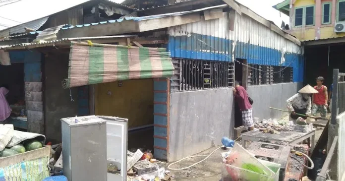 Dipicu Gas LPG, Kios di Pasar Anduonohu Terbakar Dipicu Gas LPG, Kios di Pasar Anduonohu Terbakar