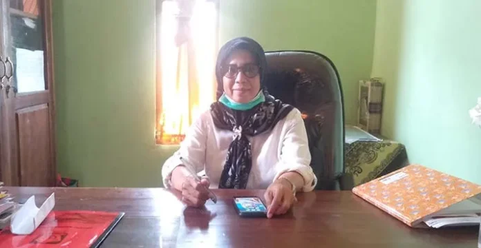 Kepala Sekolah (Kepsek) SKhN 1 Kendari, Sri Mulyati