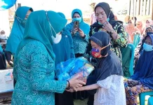 Gelar Anjangsana Ramadan, TP PKK Mubar Bagi Sembako kepada Lansia Gelar Anjangsana Ramadan, TP PKK Mubar Bagi Sembako kepada Lansia