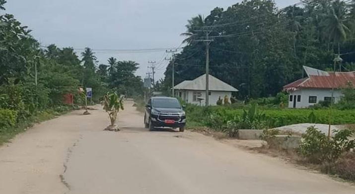 Jalan Poros Andoolo-Tinanggea Diblokade Warga