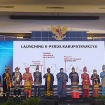 Peserta Upacara HUT Sultra Kenakan Pakaian Adat 17 Kabupaten/Kota Peserta Upacara HUT Sultra Kenakan Pakaian Adat 17 Kabupaten/Kota