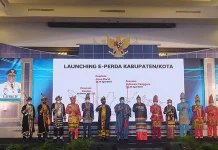 Peserta Upacara HUT Sultra Kenakan Pakaian Adat 17 Kabupaten/Kota Peserta Upacara HUT Sultra Kenakan Pakaian Adat 17 Kabupaten/Kota