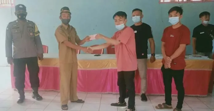 Kades di Puriala Alokasikan Dana Desa untuk Bantu Mahasiswa Kurang Mampu