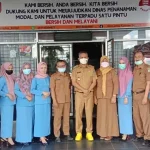 Perdana Bertugas, Wabup Konsel Kunjungi Beberapa Instansi Perdana Bertugas, Wabup Konsel Kunjungi Beberapa Instansi