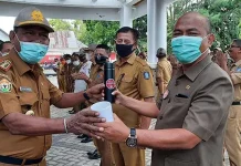 Berantas Korupsi, Pemda Wakatobi Gunakan Pin Tolak Gratifikasi Berantas Korupsi, Pemda Wakatobi Gunakan Pin Tolak Gratifikasi