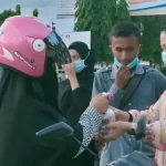 Mahasiswa STAI Syarif Muhammad Raha Berbagi Takjil ke Pengguna Jalan Mahasiswa STAI Syarif Muhammad Raha Berbagi Takjil ke Pengguna Jalan