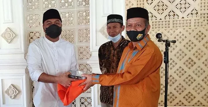 Alumni 97 Smansa Kendari Berbagi dengan Kaum Duafa