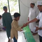 Calon Ketua Umum Kadin Anindya Bakrie Beri Bantuan di Kendari Calon Ketua Umum Kadin Anindya Bakrie Beri Bantuan di Kendari