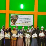 ANTAM Berbagi, Salurkan 1.500 Paket Sembako untuk Kaum Dhuafa di Pomalaa ANTAM Berbagi, Salurkan 1.500 Paket Sembako untuk Kaum Dhuafa di Pomalaa