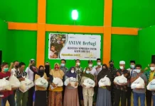 ANTAM Berbagi, Salurkan 1.500 Paket Sembako untuk Kaum Dhuafa di Pomalaa ANTAM Berbagi, Salurkan 1.500 Paket Sembako untuk Kaum Dhuafa di Pomalaa