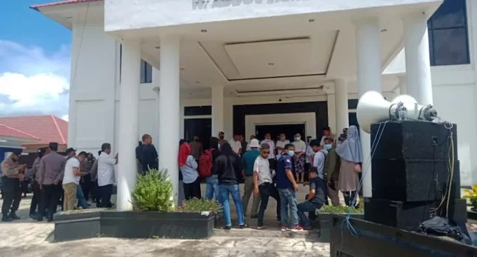 PSX_20210519_184323 Nakes Covid-19 di Konawe Kembali Berunjuk Rasa Tuntut Pembayaran Insentif