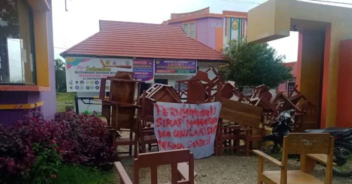 Lawan Sanksi Skorsing, Mahasiswa Boikot Kampus Unilaki