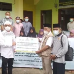 Baznas, FKIJK dan BMPD Sultra Distribusikan 200 Paket Bantuan ke Pesantren dan Panti Asuhan Baznas, FKIJK dan BMPD Sultra Distribusikan 200 Paket Bantuan ke Pesantren dan Panti Asuhan