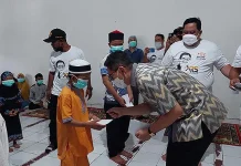 Caketum KADIN Arsjad Rasjid Berbagi dengan Anak Yatim Piatu di Kendari Caketum KADIN Arsjad Rasjid Berbagi dengan Anak Yatim Piatu di Kendari