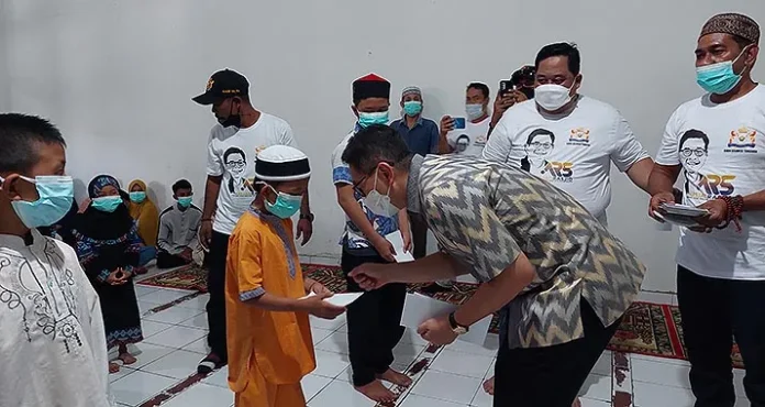 Caketum KADIN Arsjad Rasjid Berbagi dengan Anak Yatim Piatu di Kendari