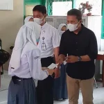 Peduli SMAN 1 Baubau, Syahrul Said Berikan Beasiswa pada 8 Siswa Kurang Mampu Peduli SMAN 1 Baubau, Syahrul Said Berikan Beasiswa pada 8 Siswa Kurang Mampu