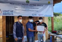 PLN Beri Sambungan Listrik Gratis ke Warga Kolut Kurang Mampu PLN Beri Sambungan Listrik Gratis ke Warga Kolut Kurang Mampu