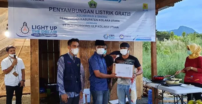 PLN Beri Sambungan Listrik Gratis ke Warga Kolut Kurang Mampu