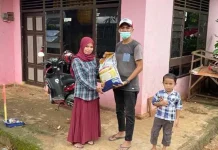 Berbagi Berkah Ramadan, Syahrul Said Salurkan 1 Ton Beras di Baubau Berbagi Berkah Ramadan, Syahrul Said Salurkan 1 Ton Beras di Baubau