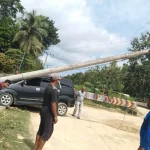 Diduga Sopir Hilang Kendali, Sebuah Minibus di Mubar Tabrak Tiang Listrik Diduga Sopir Hilang Kendali, Sebuah Minibus di Mubar Tabrak Tiang Listrik