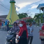 Anggota DPRD dari PDIP di Wakatobi Berbagi Takjil Anggota DPRD dari PDIP di Wakatobi Berbagi Takjil