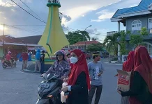 Anggota DPRD dari PDIP di Wakatobi Berbagi Takjil Anggota DPRD dari PDIP di Wakatobi Berbagi Takjil