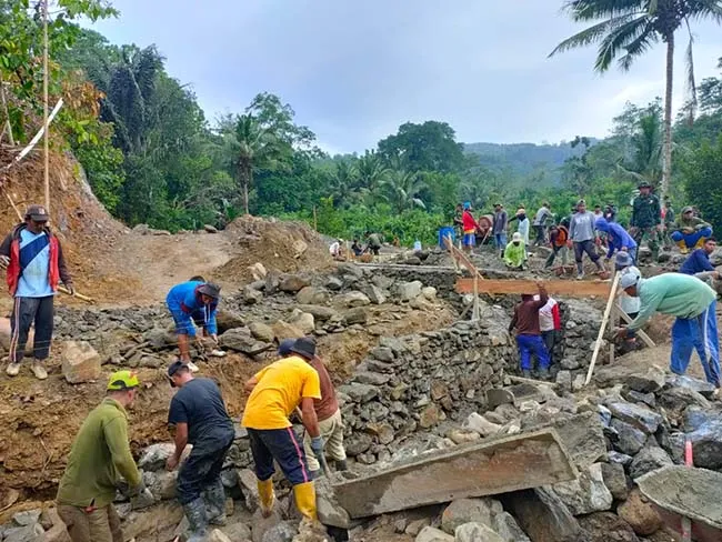 Antusias Sambut TMMD di Koltim, Munawir 'Turun Gunung'