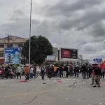 Demo hingga Bentrokan Warnai Kunjungan Presiden di Kendari Demo hingga Bentrokan Warnai Kunjungan Presiden di Kendari
